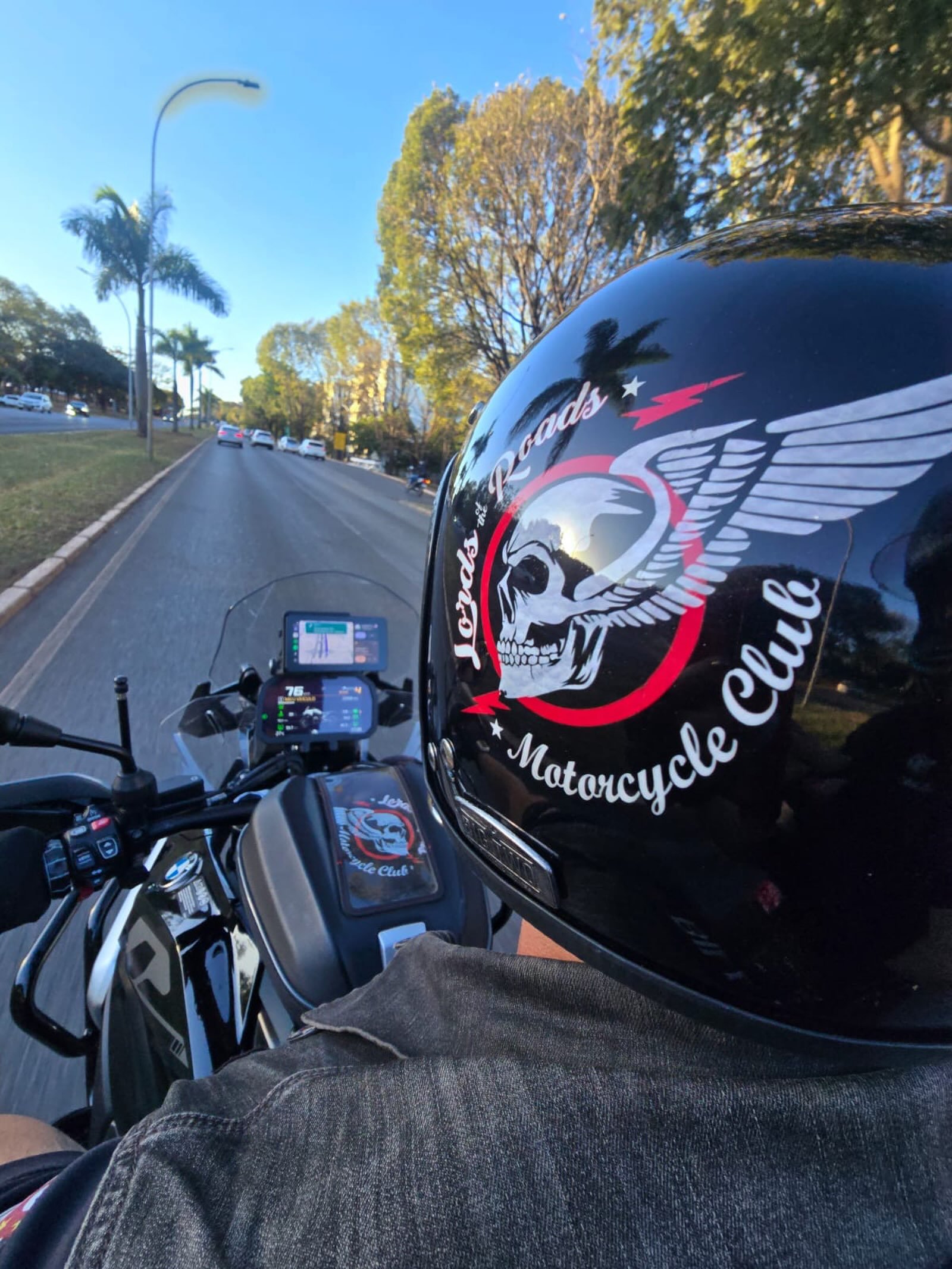 🌎 Nosso lugar é na estrada.

Não importa quantos quilômetros. Não importa o destino.
O que importa é continuar rodando.

LORDS OF THE ROADS MC
Ride Free. Stay True.

🏁 Qual foi a estrada que mais marcou você? 

#LordsOfTheRoads #RideFree #MotorcycleLife #Motociclismo #SenhoresDasEstradas